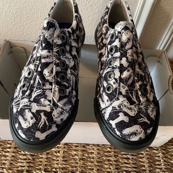 Blowfish Malibu Kids Dinosaur Bones Black and White Loafers New Size 2 - Picture 15 of 15
